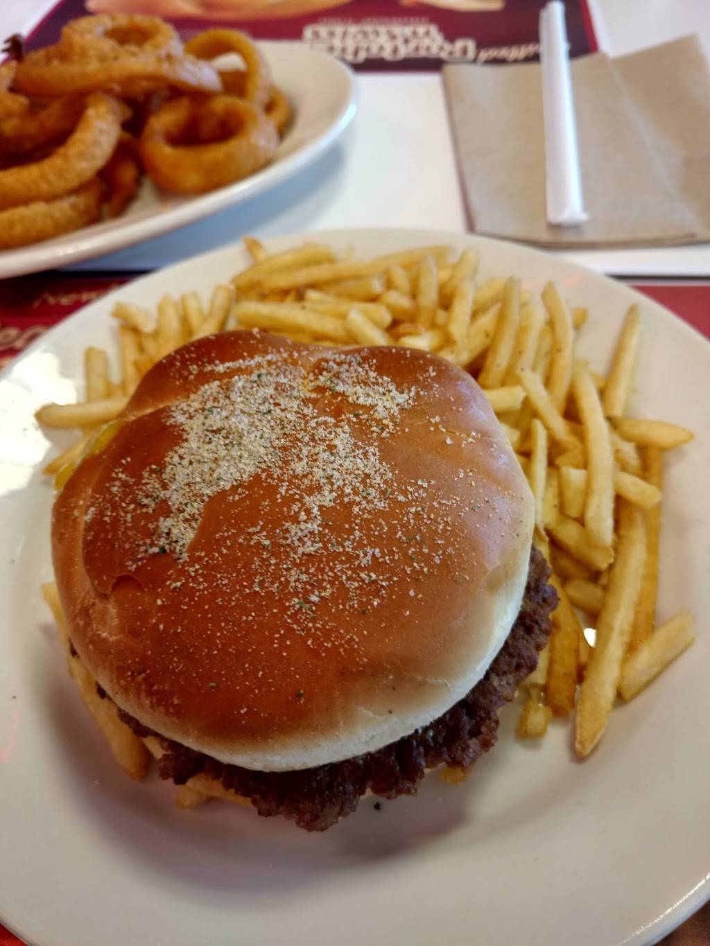 Steak n Shake | restaurant | 10330 Cascade Crossing, Brooklyn, OH 44144, USA | 2162670859 OR +1 216-267-0859