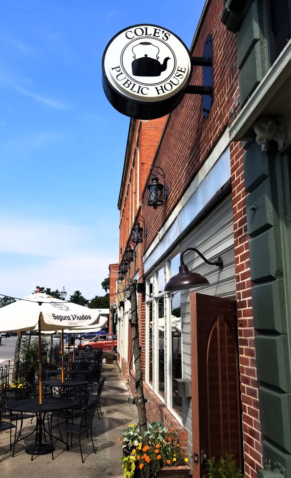 Coles Public House | restaurant | 209 S Main St, Amherst, OH 44001, USA | 4409847432 OR +1 440-984-7432