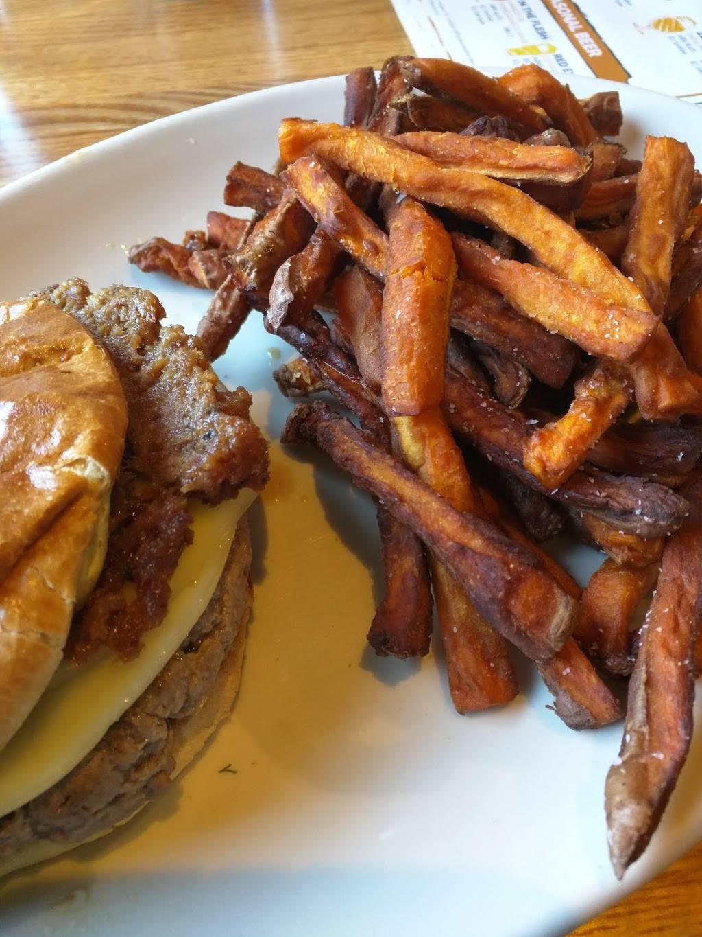 Two Brothers Tap House | restaurant | 30W315 Calumet Ave W, Warrenville, IL 60555, USA | 6303932337 OR +1 630-393-2337