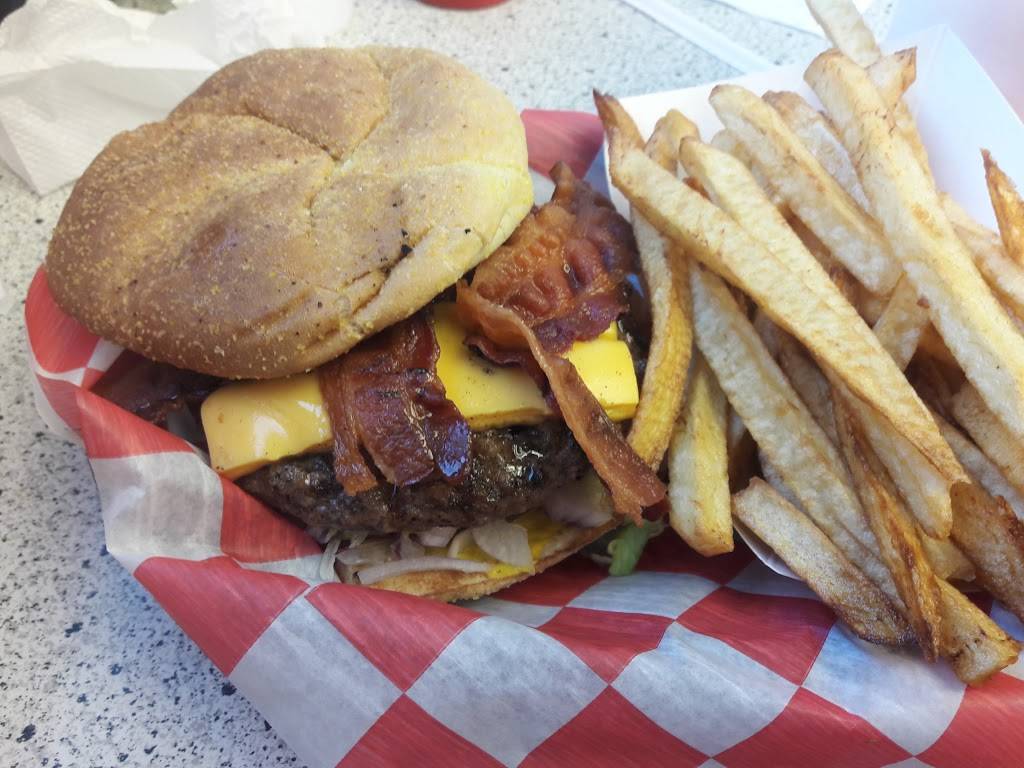 Freddies Hamburgers | restaurant | 9130 E 11th St, Tulsa, OK 74112, USA | 9188365600 OR +1 918-836-5600