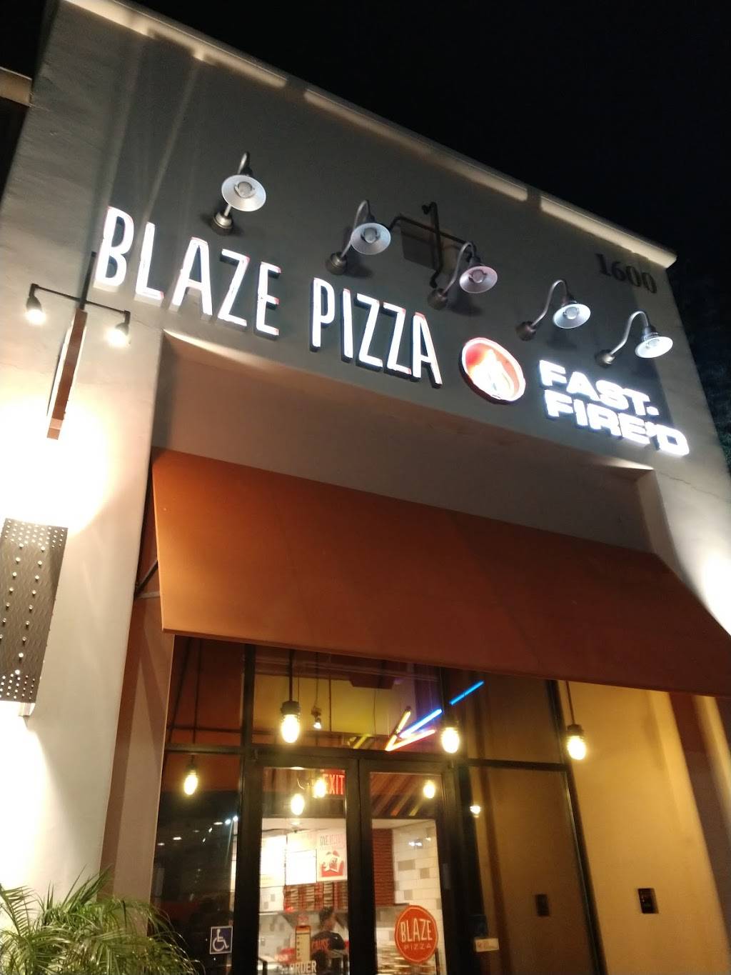 Blaze Pizza | meal takeaway | 2015 Birch Rd, Chula Vista, CA 91915, USA | 6196325205 OR +1 619-632-5205