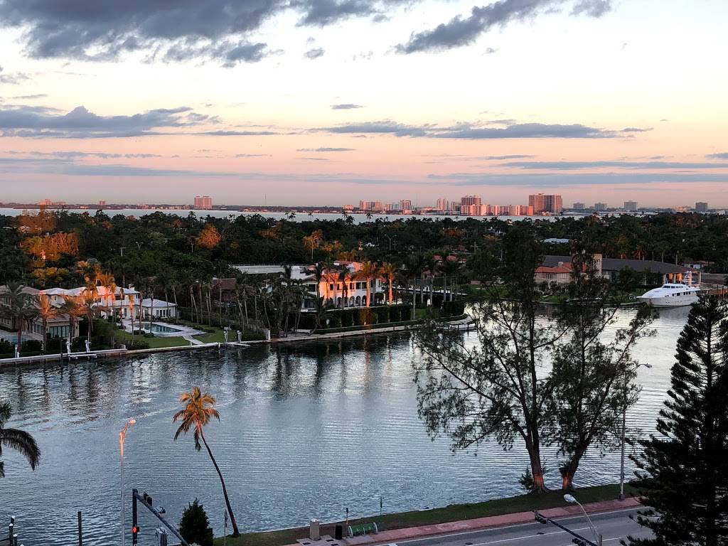 Carls Jr. | restaurant | 18756 Sherman Way, Reseda, CA 91335, USA | 8188818775 OR +1 818-881-8775