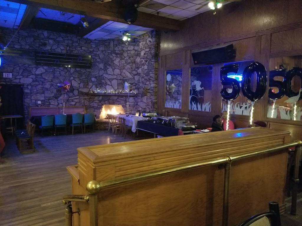 Oak Leaf Lounge | restaurant | 7412 Harrison St, Forest Park, IL 60130, USA | 7083660059 OR +1 708-366-0059