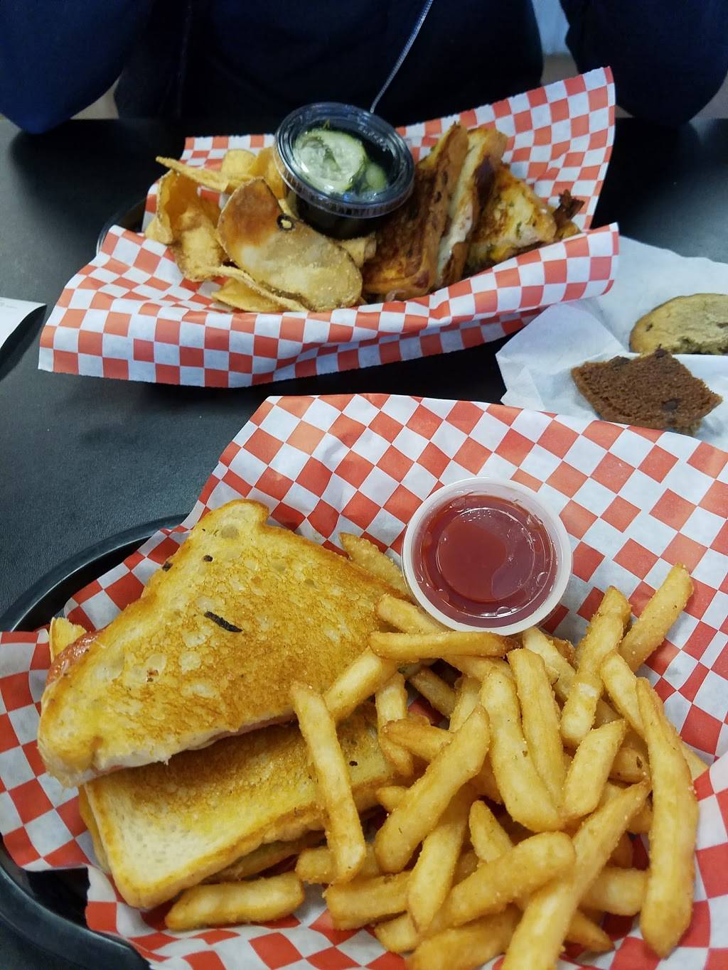 Cheezies | restaurant | 5995 Preston Rd, Frisco, TX 75034, USA | 4695353306 OR +1 469-535-3306