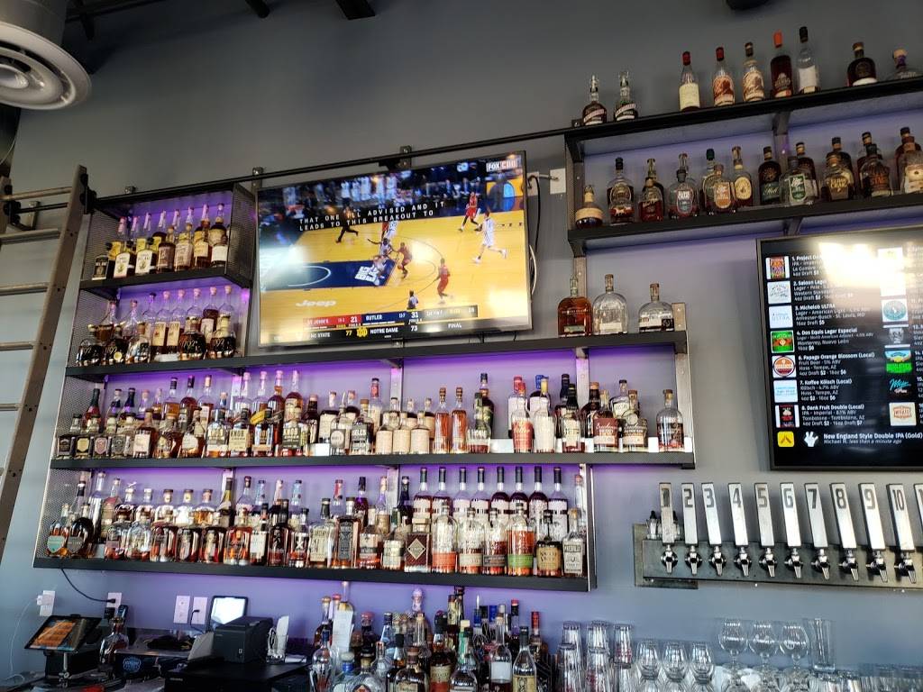 Hundred North Bar & Kitchen | restaurant | 100 N Gilbert Rd, Gilbert, AZ 85234, USA | 4803613536 OR +1 480-361-3536