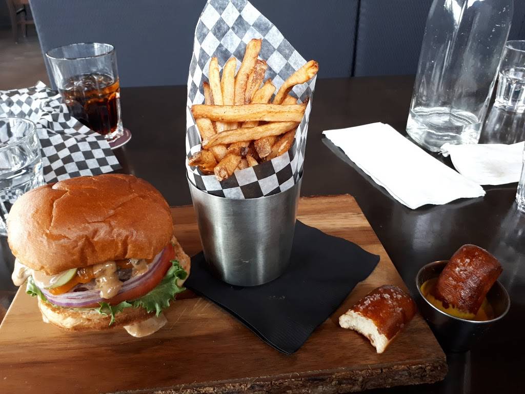 studebaker | restaurant | 2535 Appleby Line, Burlington, ON L7L 0B6, Canada | 9053317878 OR +1 905-331-7878