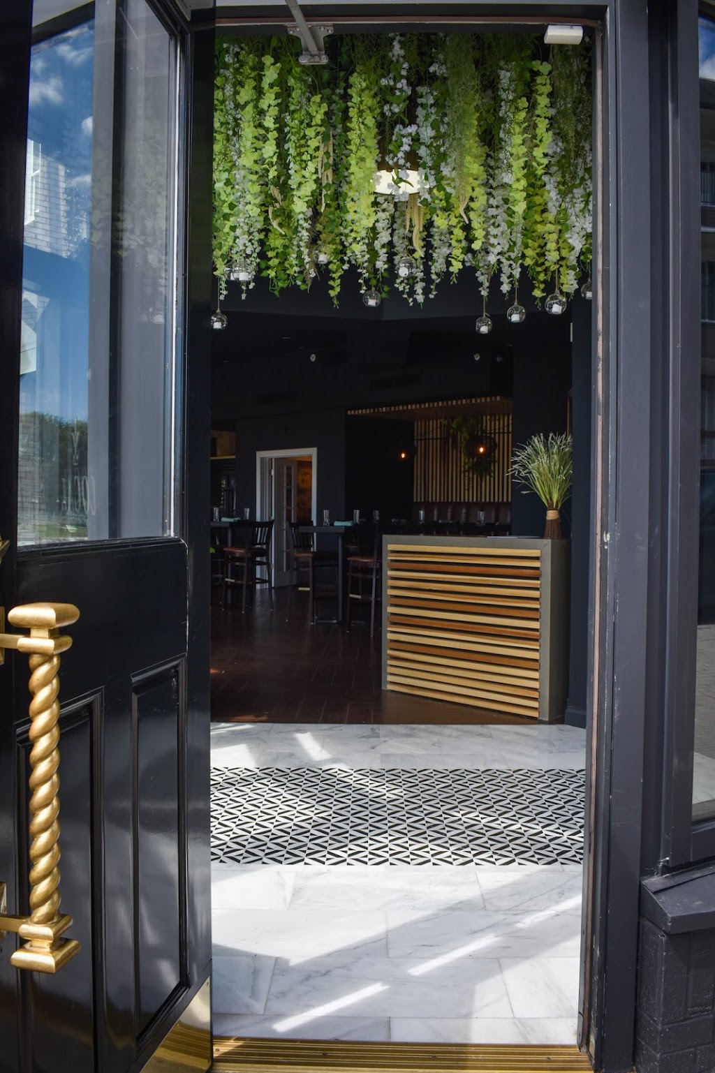 Local Bay Harbor | restaurant | 795 Front St, Bay Harbor, MI 49770, USA | 2318819134 OR +1 231-881-9134