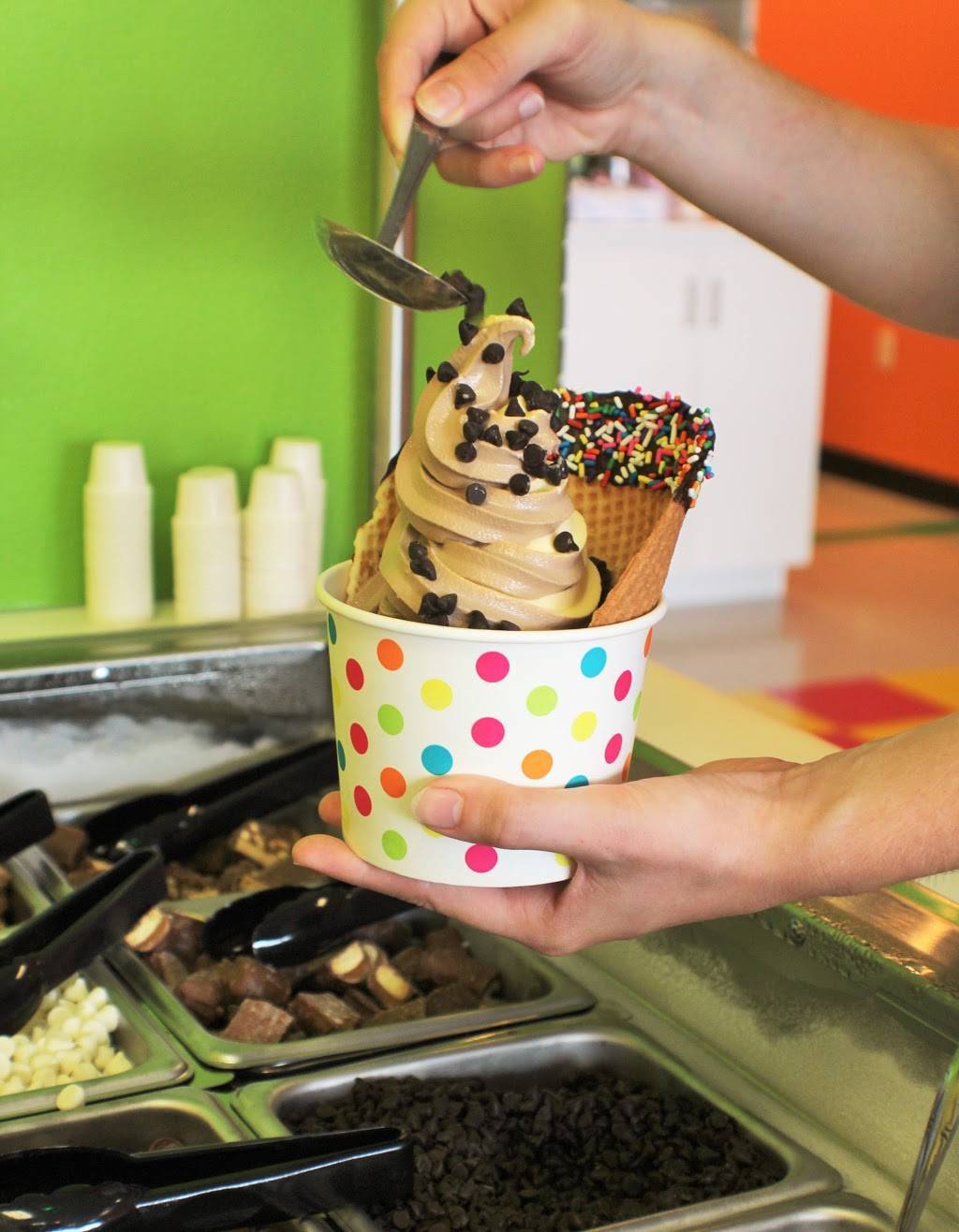 Just Peachy Frozen Yogurt | restaurant | 17020 Twin Lakes Ave C-105, Marysville, WA 98270, USA | 3609268657 OR +1 360-926-8657