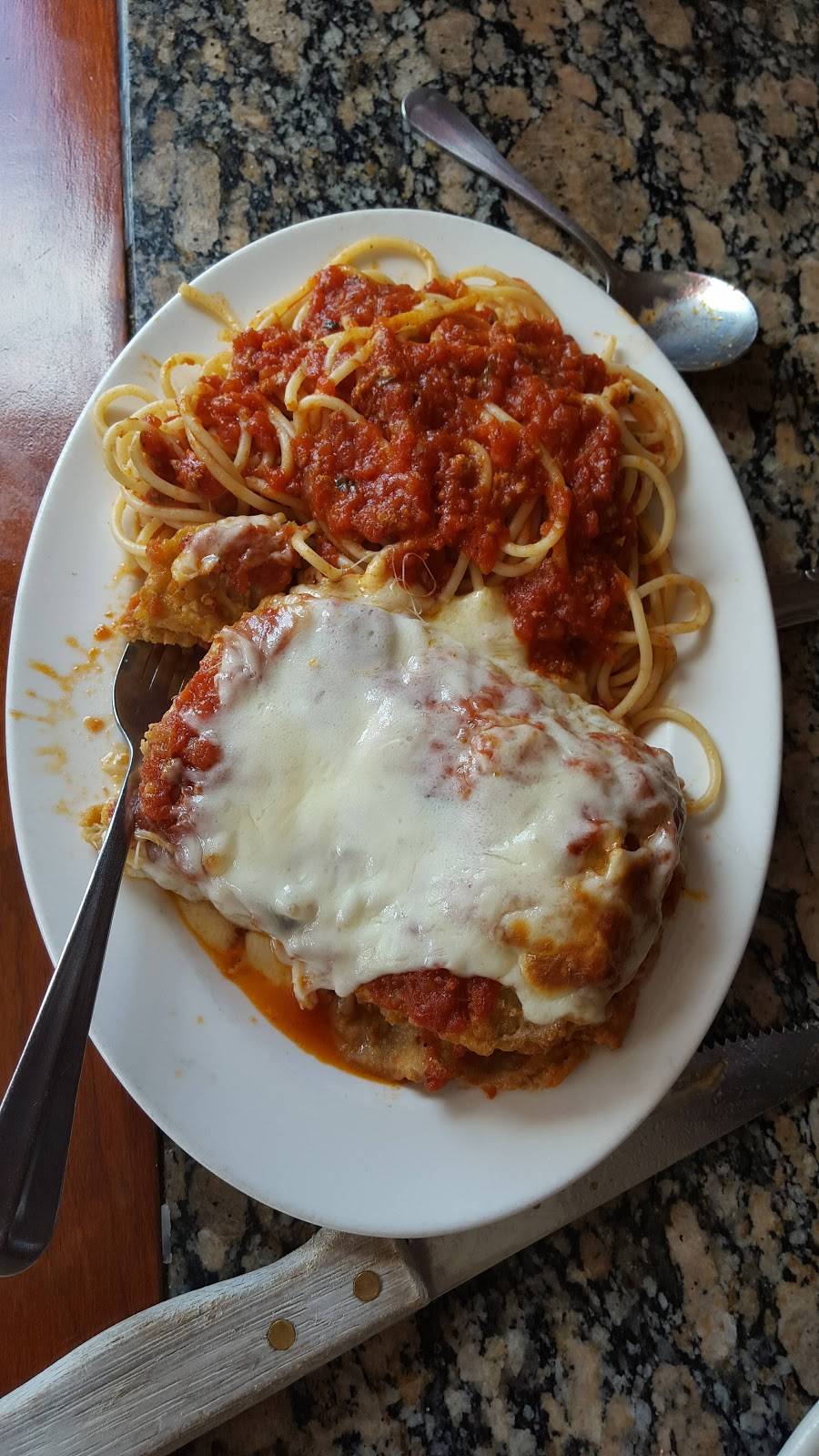 Ginos | restaurant | 706 Main St, Poughkeepsie, NY 12601, USA | 8454542525 OR +1 845-454-2525