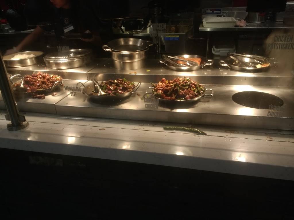 Big Bowl | restaurant | 8500 Peña Blvd, Denver, CO 80249, USA | 7202512566 OR +1 720-251-2566