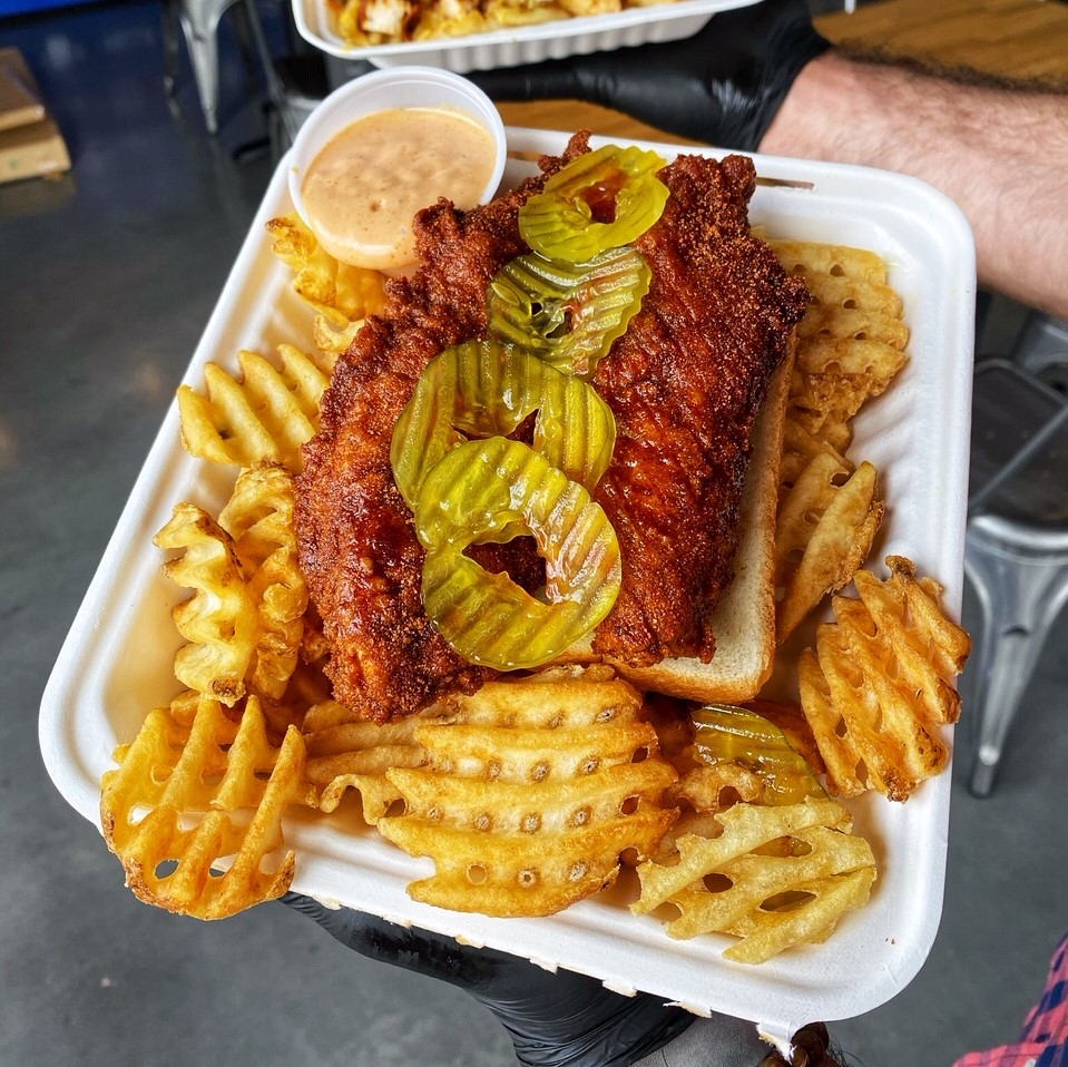 Howdy Hot Chicken | meal takeaway | 4808 Waterview Town Center Dr Suite 300, Richmond, TX 77407, USA | 2816755886 OR +1 281-675-5886