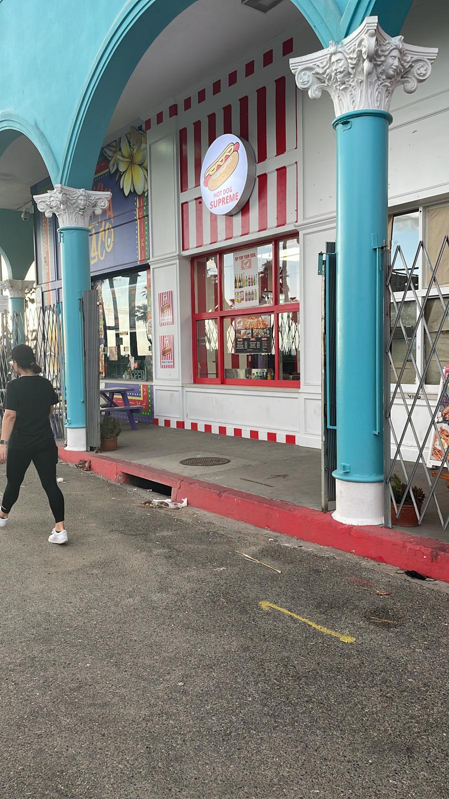 Hot Dog Supreme | restaurant | 1425 Ocean Front Walk, Venice, CA 90291, USA | 3106122611 OR +1 310-612-2611