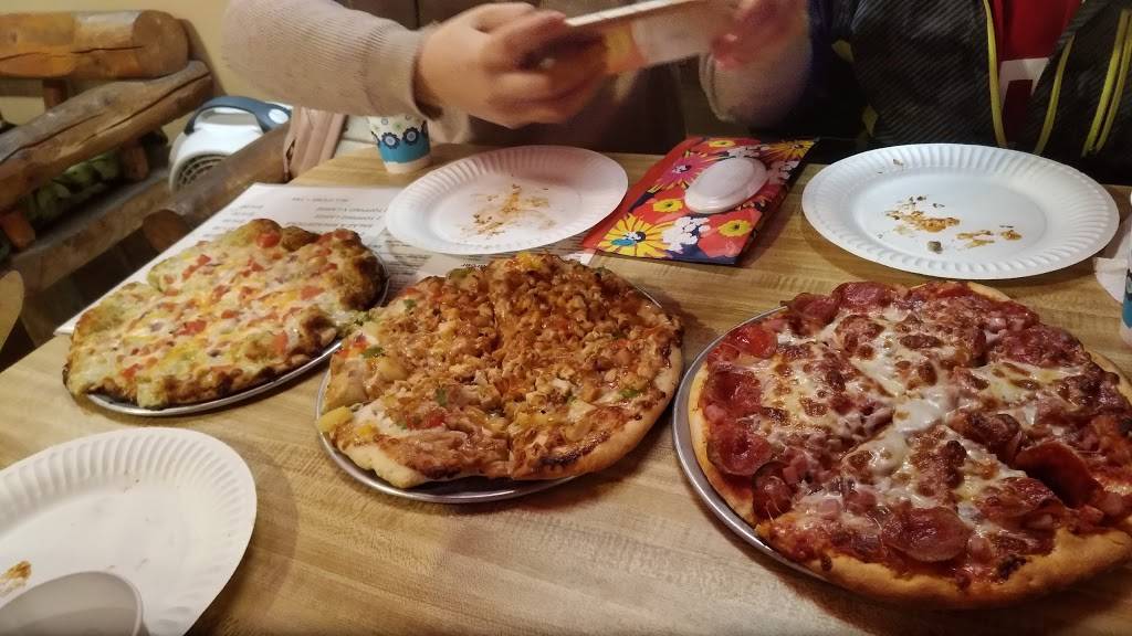 Sugar Pine Pizza | restaurant | 40487 CA-41, Oakhurst, CA 93644, USA | 5596424642 OR +1 559-642-4642