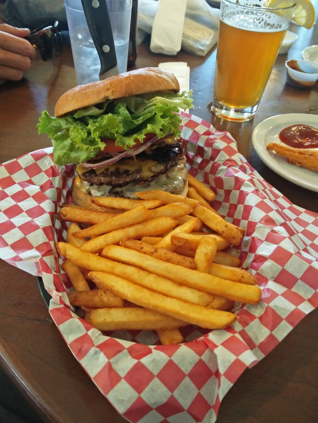 Cascadia Inn | restaurant | 210 E Railroad Ave, Skykomish, WA 98288, USA | 3606772030 OR +1 360-677-2030