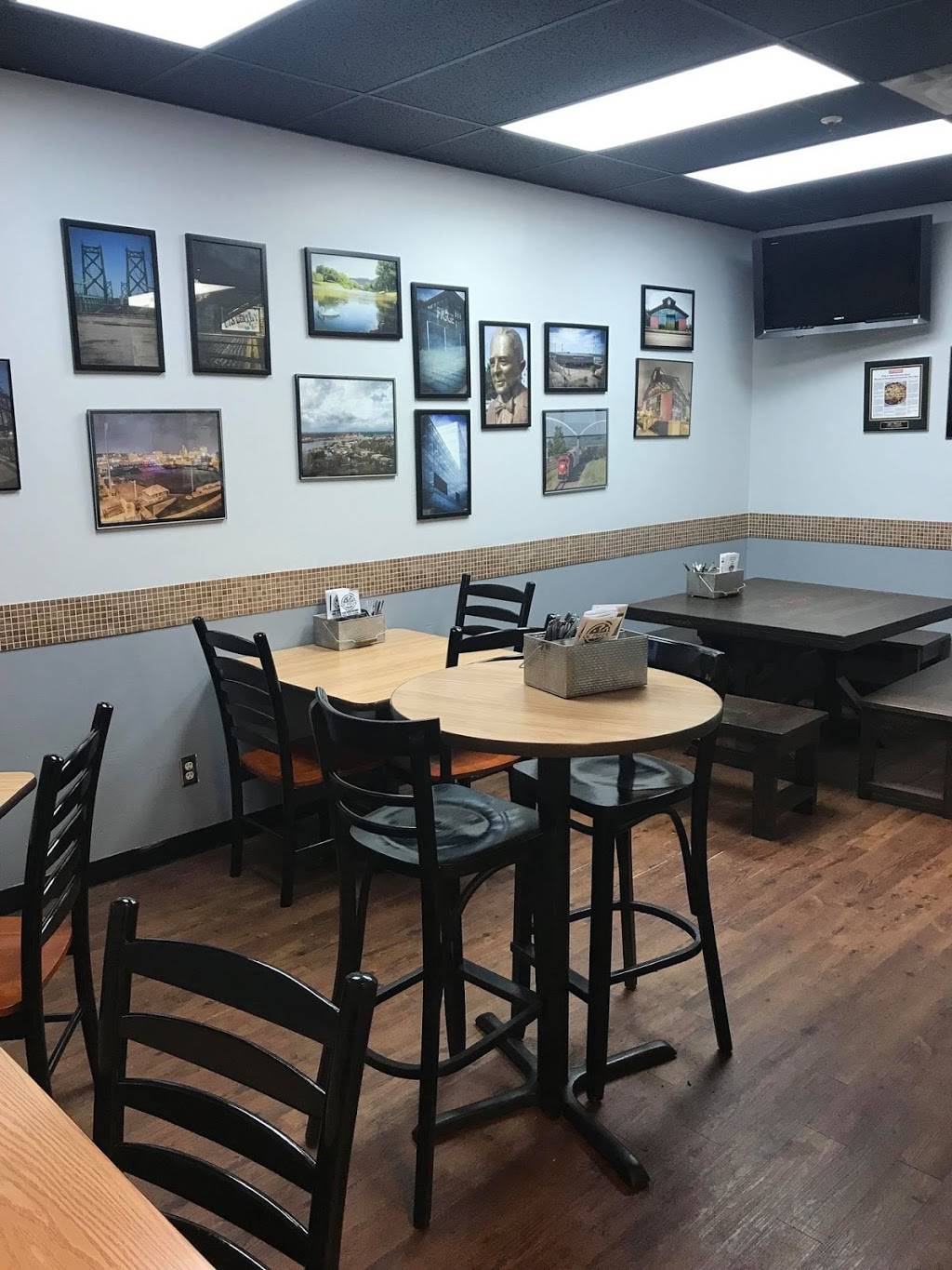 QC Pizza | meal takeaway | 3150 Century Ave N, Mahtomedi, MN 55115, USA | 6517771200 OR +1 651-777-1200