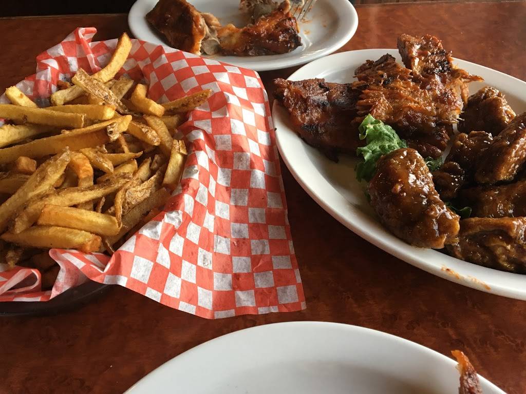 Rays Ribhouse | restaurant | 17 Robson Rd, Leamington, ON N8H 2M8, Canada | 5193225940 OR +1 519-322-5940