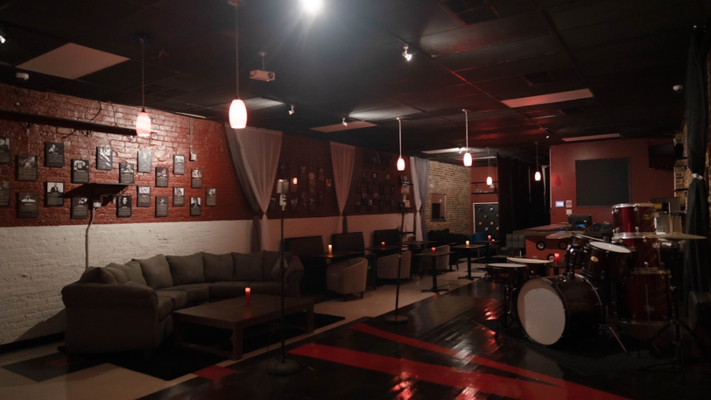 The 4 Cyber Cafe | restaurant | 4 W Broad St, Richmond, VA 23220, USA | 8044473977 OR +1 804-447-3977