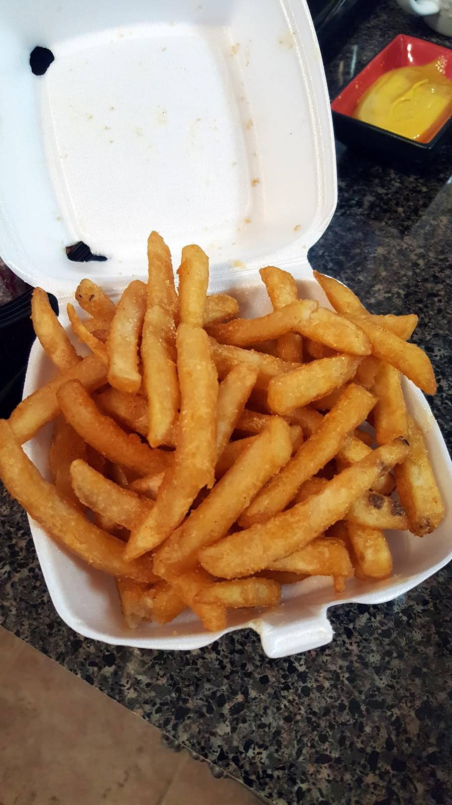 Luckys Pizzeria | restaurant | 652 Boulevard, Colonial Heights, VA 23834, USA | 8047223367 OR +1 804-722-3367