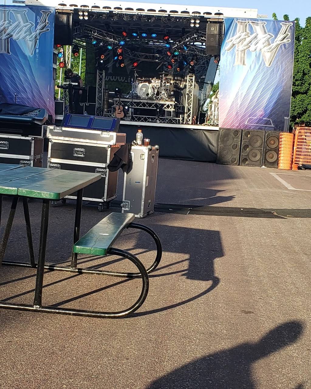 The Blazer Bar And Grill | restaurant | 106 E 1st St, Fairmont, MN 56031, USA | 5072382349 OR +1 507-238-2349