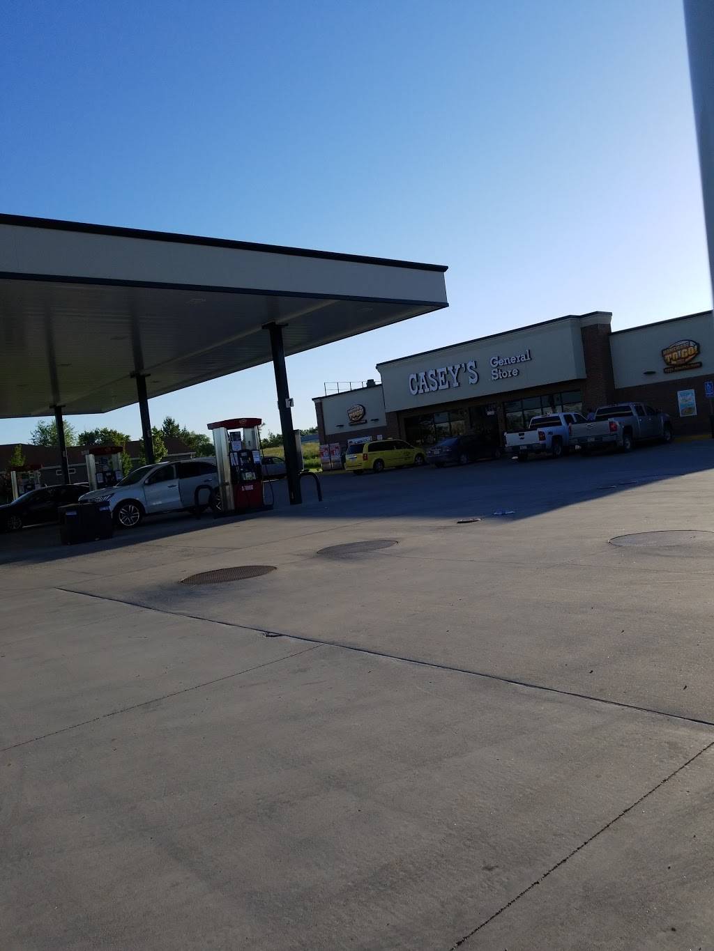 Caseys | restaurant | 1200 S Market St, Solon, IA 52333, USA | 3196442025 OR +1 319-644-2025