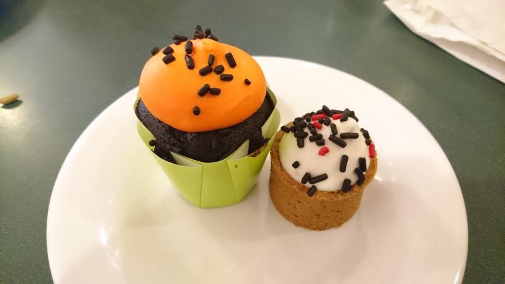 Hollywood & Vine | restaurant | 351 S Studio Dr N, Orlando, FL 32830, USA | 4079393463 OR +1 407-939-3463