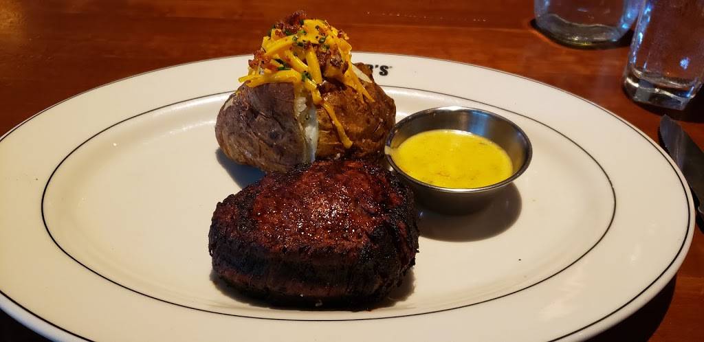 J. Alexanders | restaurant | 2800 W Big Beaver Rd, Troy, MI 48084, USA | 2488168379 OR +1 248-816-8379