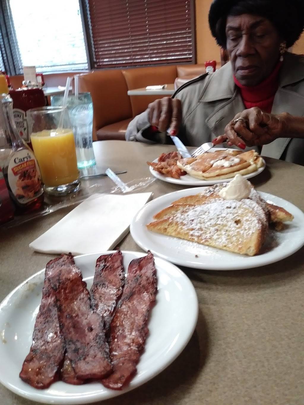 Dennys | restaurant | 5321 W Baltimore Pike, Clifton Heights, PA 19018, USA | 6102591283 OR +1 610-259-1283