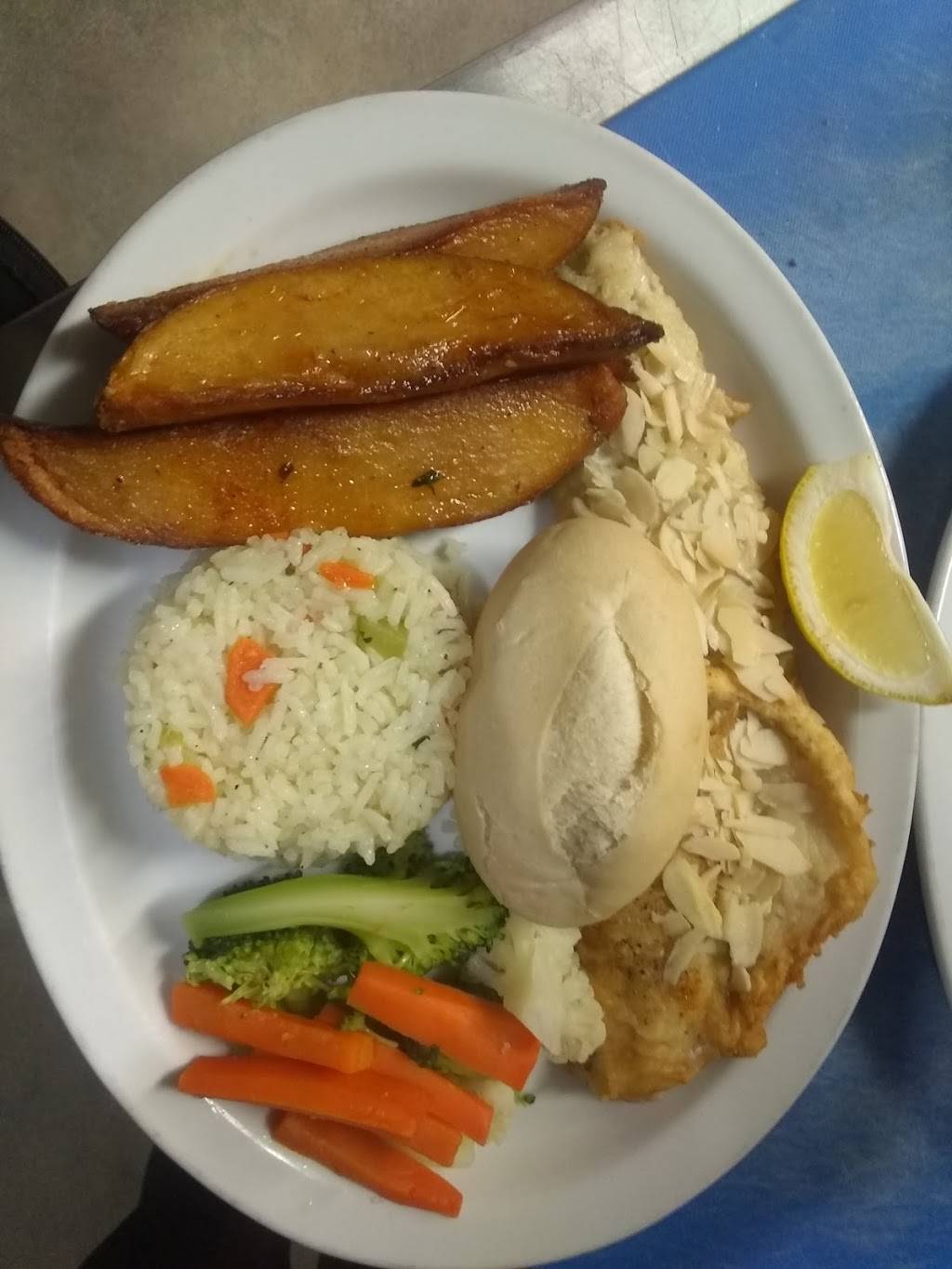 Resto-bar Le Bouchette | restaurant | 43 Rue Principale, Bouchette, QC J0X 1E0, Canada | 8735668989 OR +1 873-566-8989