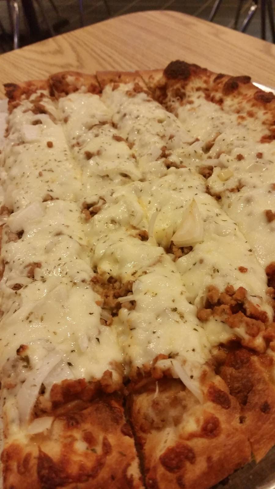 Harris Pizza | restaurant | 524 E Locust St, Davenport, IA 52803, USA | 5633222411 OR +1 563-322-2411