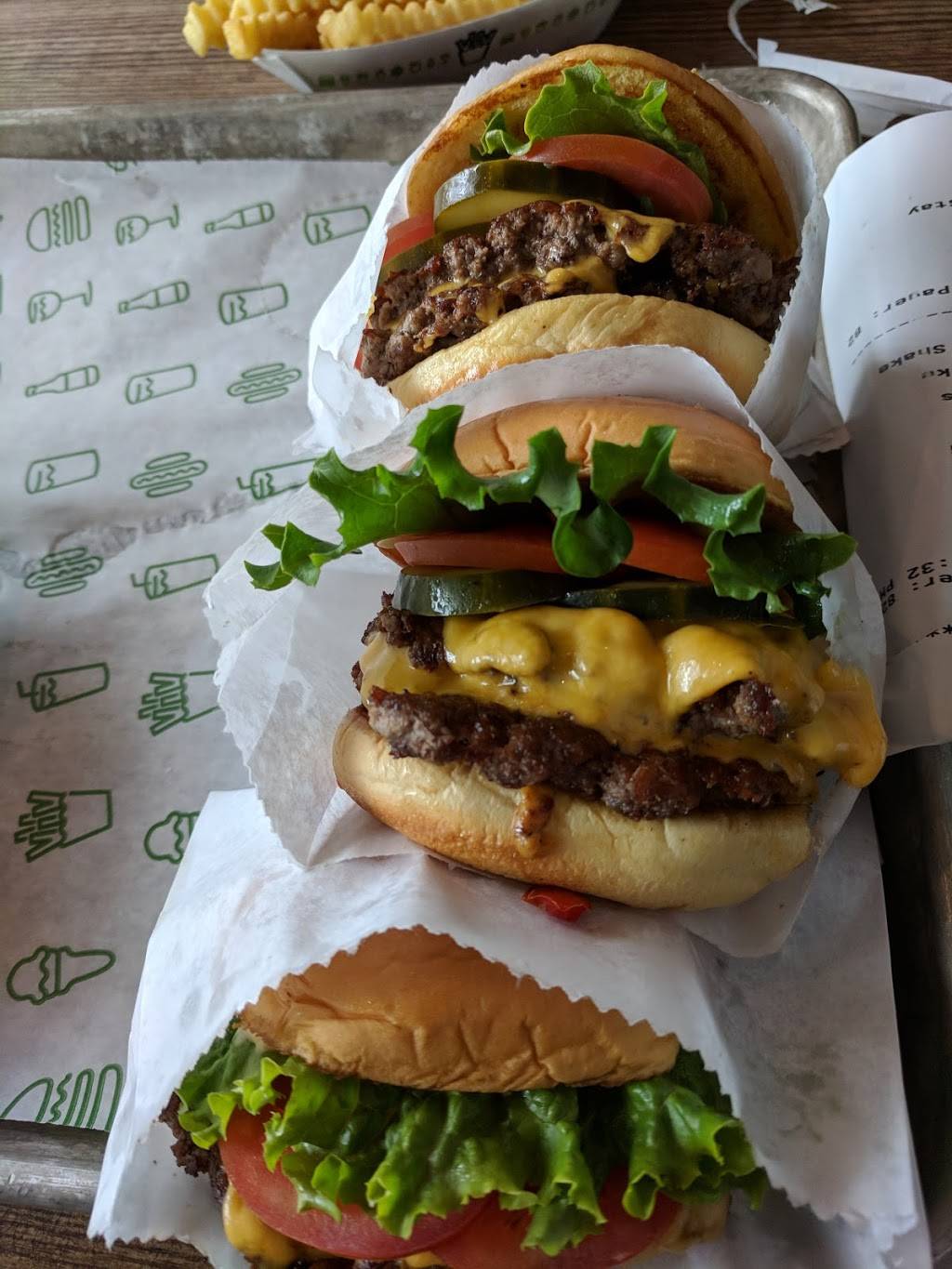 Shake Shack | restaurant | 252 S Brand Blvd, Glendale, CA 91204, USA | 8188581612 OR +1 818-858-1612
