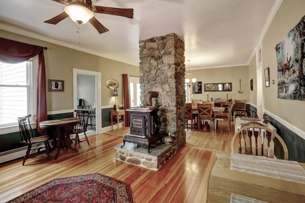 Nellysford Country Inn | restaurant | 3100 Berry Hill Rd, Nellysford, VA 22958, USA | 4343611459 OR +1 434-361-1459