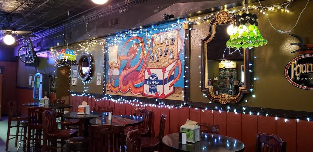 Buddes Pizza & Spirits | restaurant | 425 E Main St, Galesburg, IL 61401, USA | 3093433502 OR +1 309-343-3502