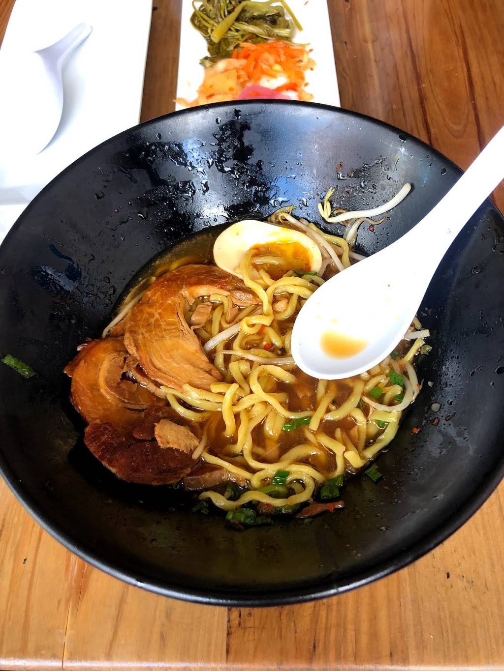 Hai Yall | restaurant | 2915 W Cary St, Richmond, VA 23221, USA | 8043536000 OR +1 804-353-6000