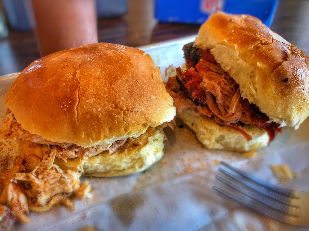 Big Eds BBQ & Bar | restaurant | 4030 Northpoint Blvd, Waukegan, IL 60085, USA | 8474735333 OR +1 847-473-5333