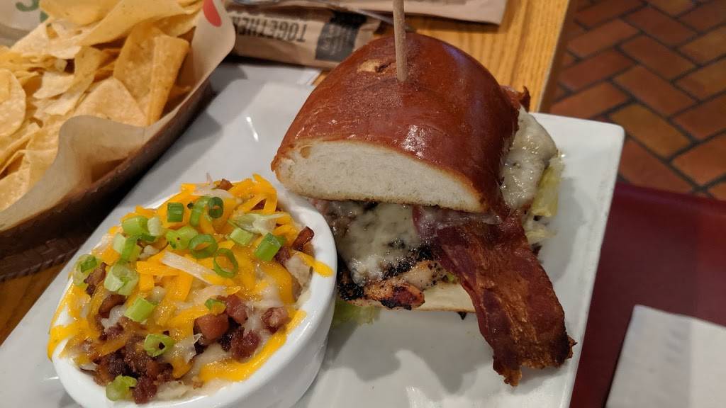 Chilis Grill & Bar | restaurant | 1250 Collins Rd NE, Cedar Rapids, IA 52402, USA | 3193789694 OR +1 319-378-9694