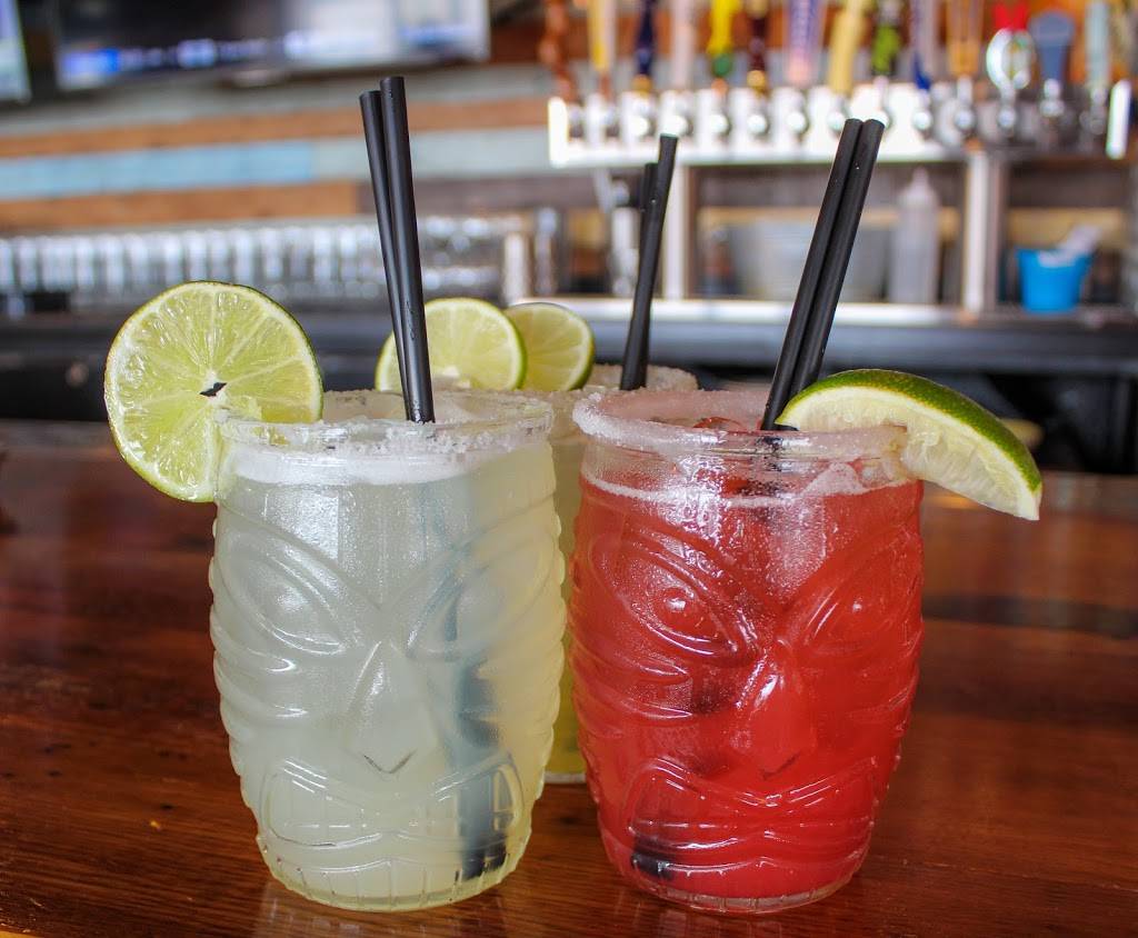 Vola’s Dockside Grill and Hi-Tide Lounge | restaurant | 101 N Union St, Alexandria, VA 22314, USA | 7039358890 OR +1 703-935-8890