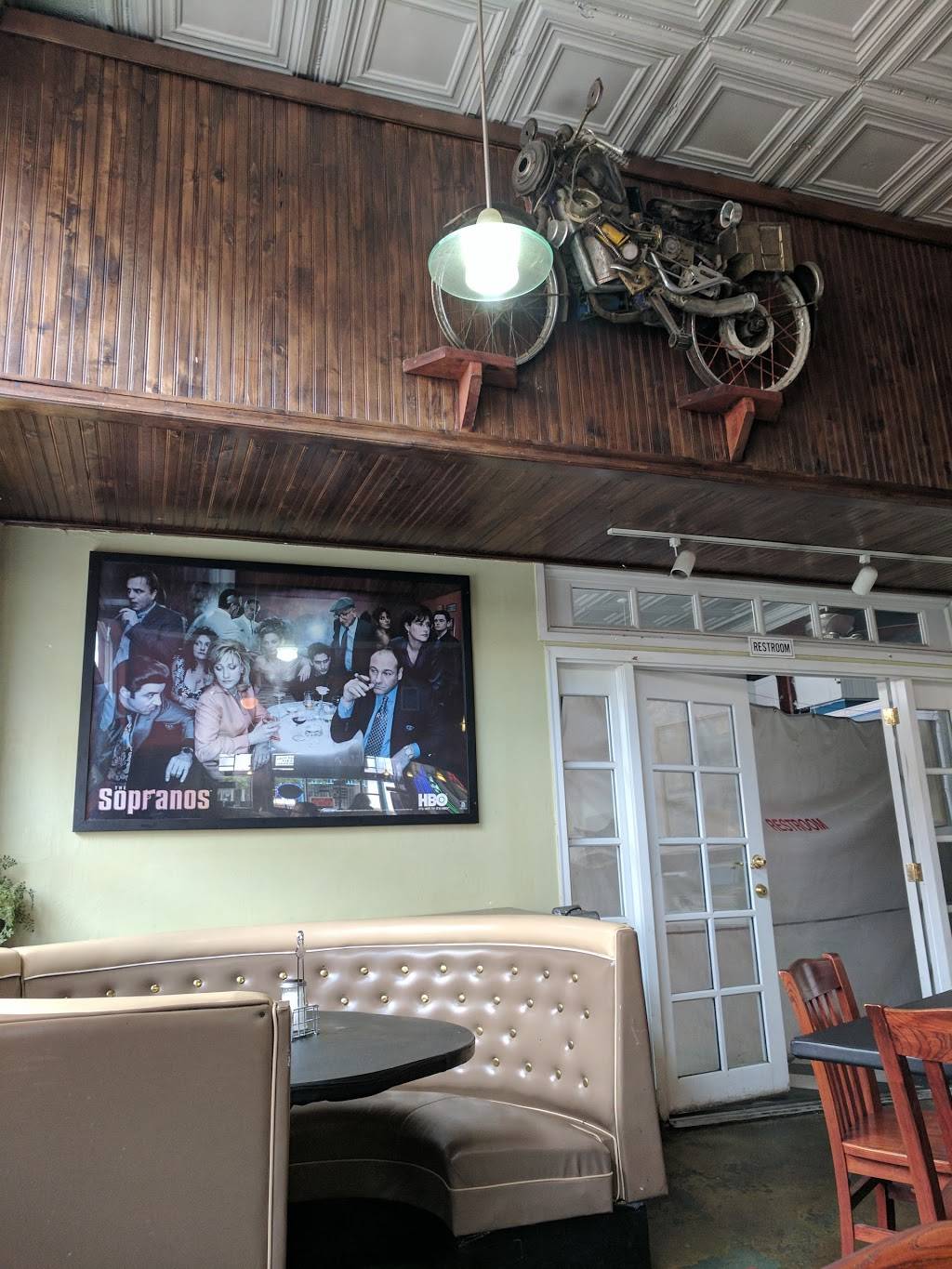 Lindys Diner | restaurant | 500 Central Ave SW #3114, Albuquerque, NM 87102, USA | 5052422582 OR +1 505-242-2582