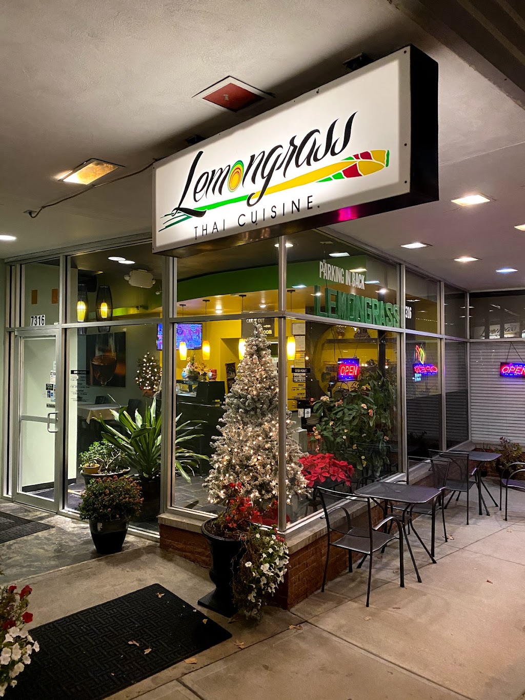Lemongrass Thai Cuisine | restaurant | 7316 W 80th St, Overland Park, KS 66204, USA | 9133855566 OR +1 913-385-5566