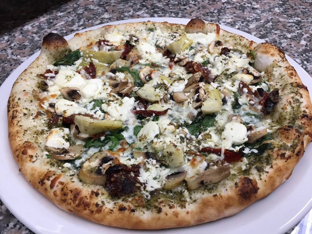 Oscars Restaurant & Pizzeria | restaurant | 835 Victoria St N, Kitchener, ON N2B 3C3, Canada | 5195764312 OR +1 519-576-4312