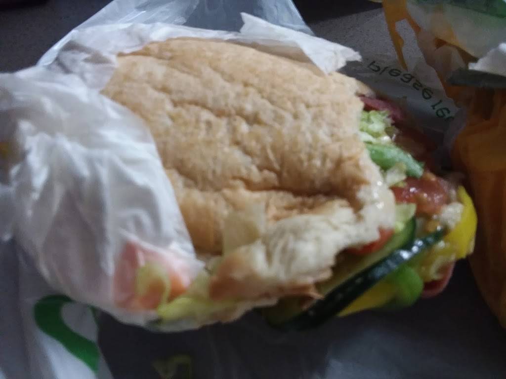 Subway Restaurants | restaurant | 2575 N Hollywood Way #2, Burbank, CA 91505, USA | 8185650448 OR +1 818-565-0448