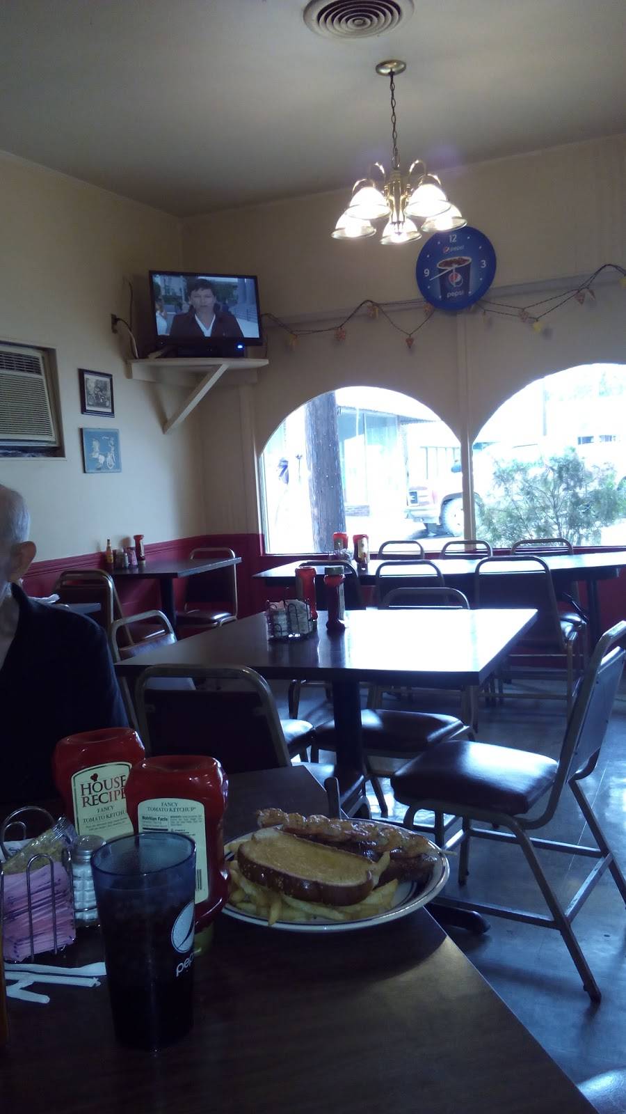 Pizza Palace | restaurant | 121 Public Square, Bruce, MS 38915, USA | 6629834330 OR +1 662-983-4330