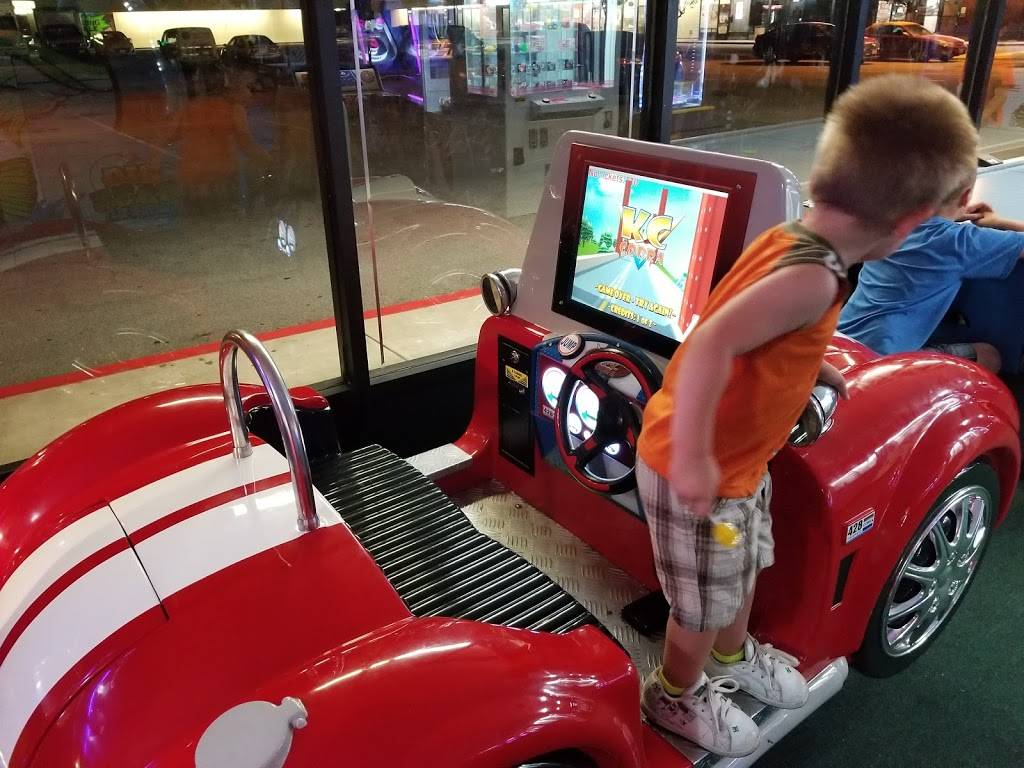 Big Z Family Restaurant | restaurant | 2418, 2428 Stearns St, Simi Valley, CA 93063, USA | 8055263000 OR +1 805-526-3000