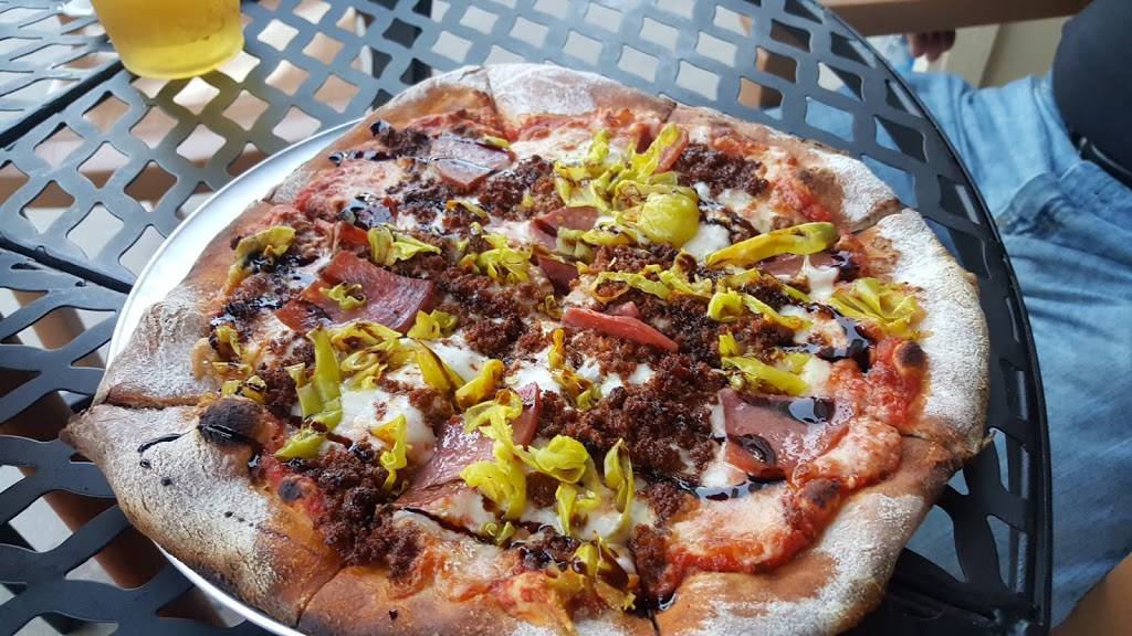 Third Coast Woodfire Pizza & Pub | restaurant | 207 Gas Light Cir, Racine, WI 53403, USA | 2626350533 OR +1 262-635-0533