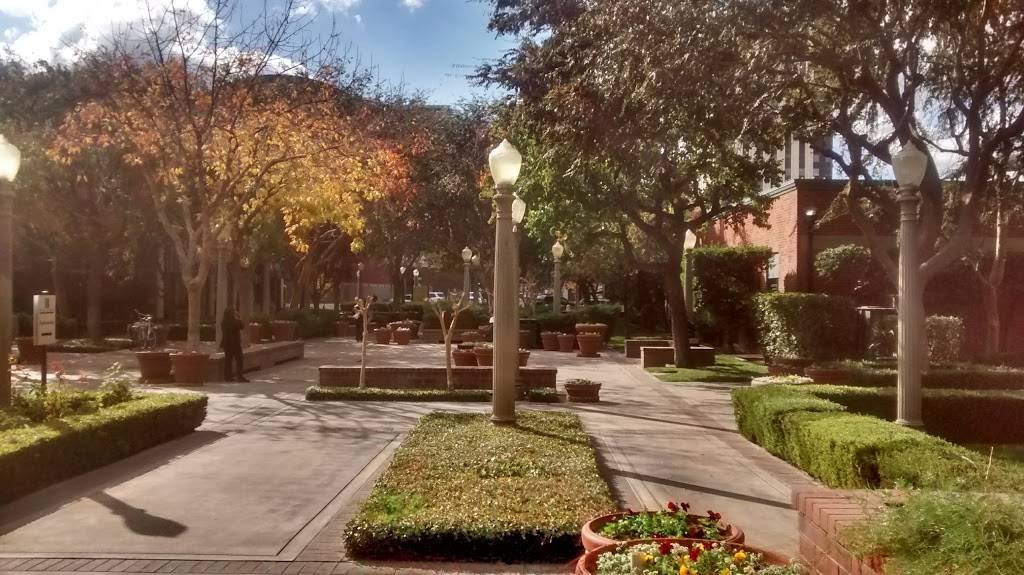 Starbucks | cafe | 2325 Kern St, Fresno, CA 93721, USA | 5594990593 OR +1 559-499-0593