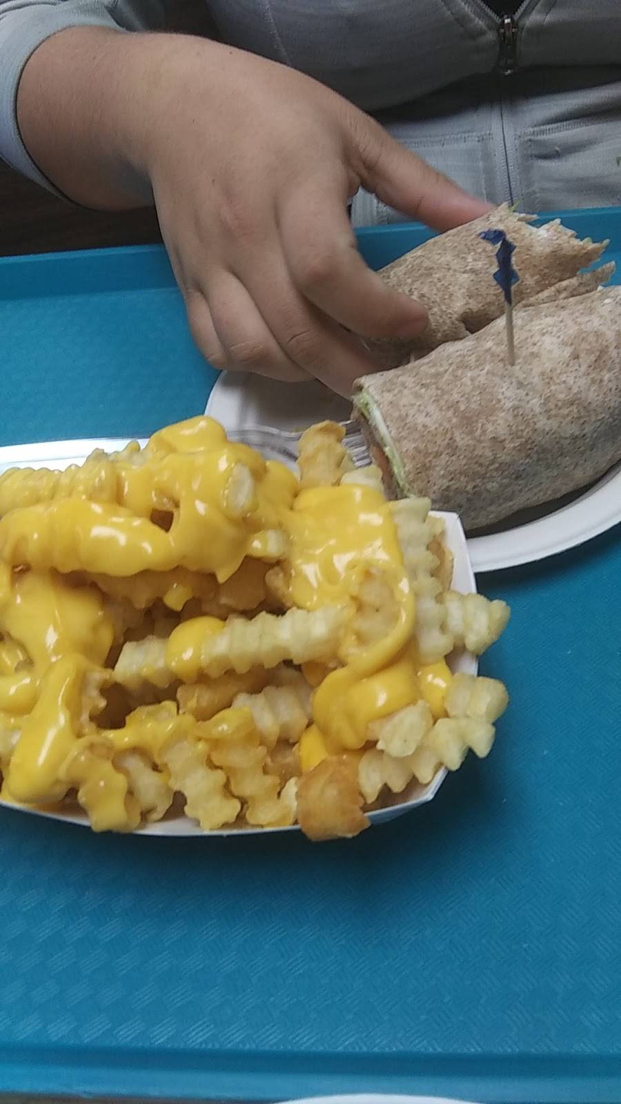 Belangers Drive-In | restaurant | 84 Upper Main St, Fairfield, ME 04937, USA | 2074532447 OR +1 207-453-2447