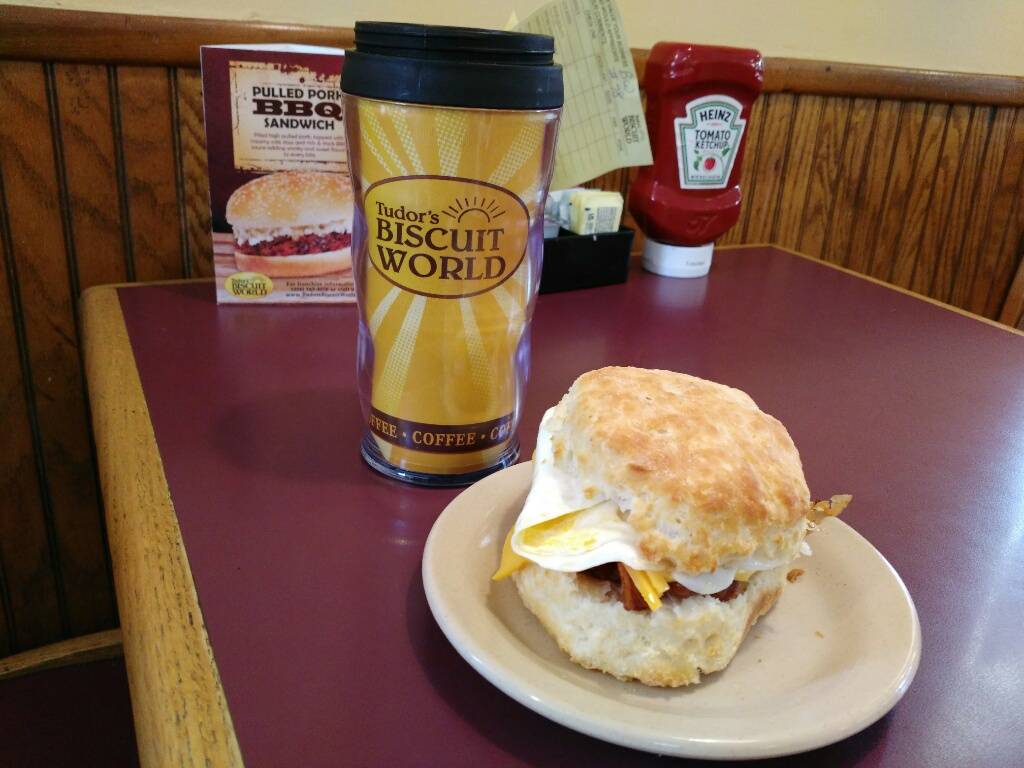 Tudors Biscuit World | restaurant | 6304 Sissonville Dr, Sissonville, WV 25320, USA | 3049840160 OR +1 304-984-0160
