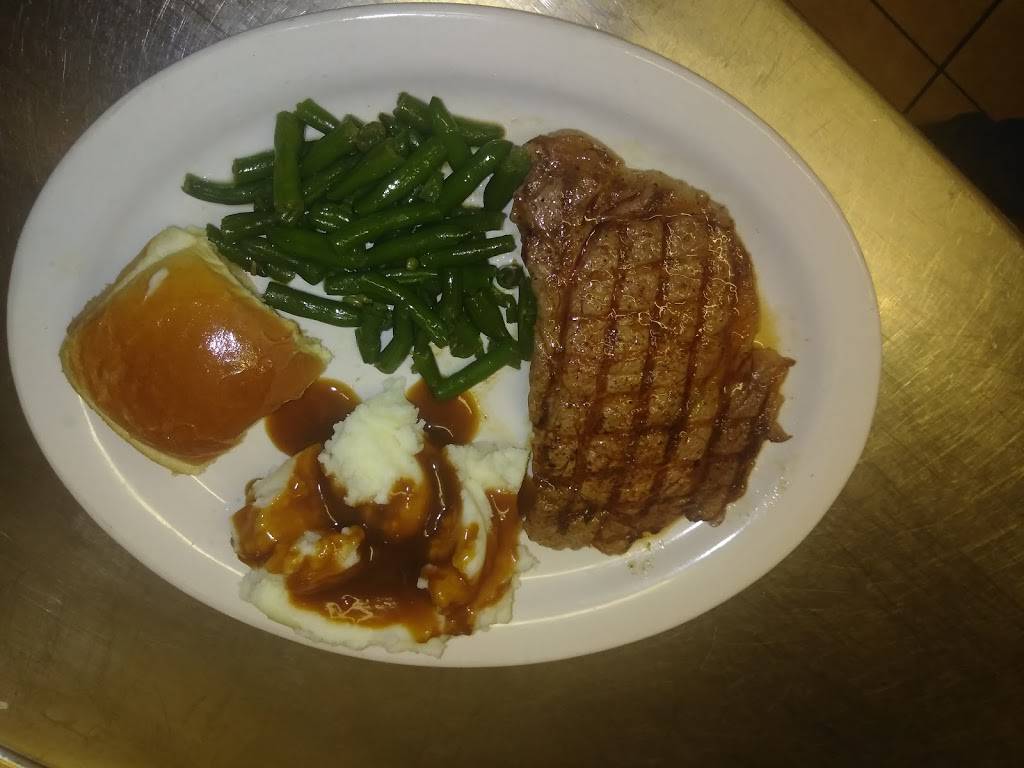 Big Ds restaruant | restaurant | 602 W Cherokee St, Lindsay, OK 73052, USA | 4057561500 OR +1 405-756-1500