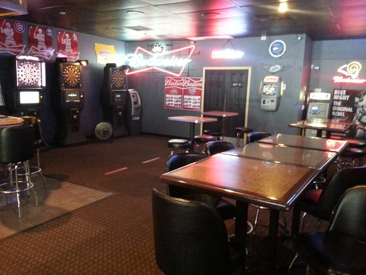 Mojos Bar | restaurant | 206 N Howard St, Indianola, IA 50125, USA | 5159625917 OR +1 515-962-5917