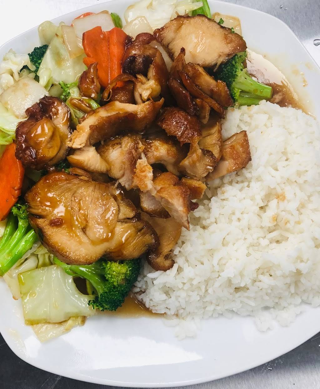 Asian Fusion Eatery | restaurant | 1775 W Northpark Blvd W #4, San Bernardino, CA 92407, USA | 9098040350 OR +1 909-804-0350