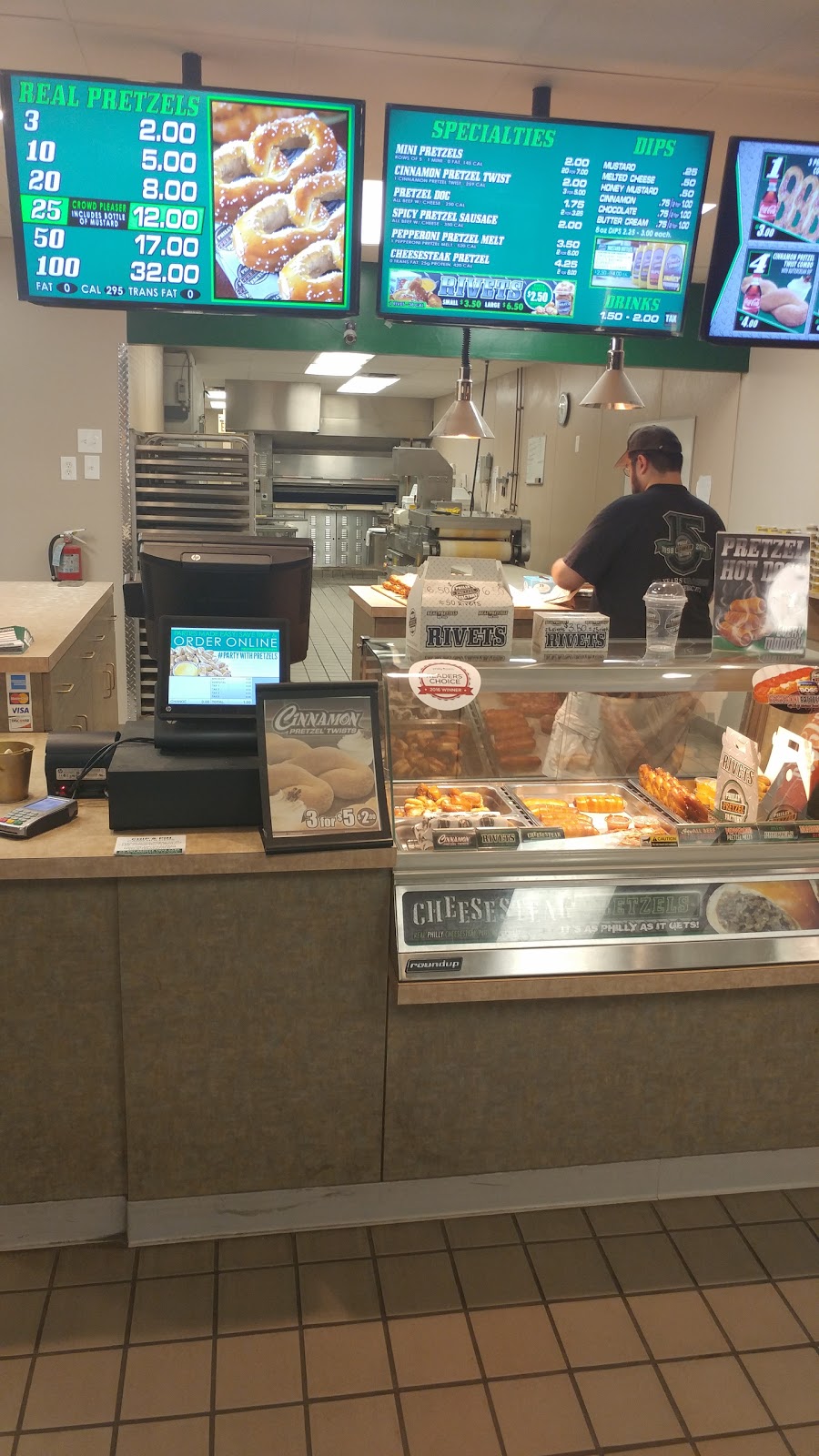 Philly Pretzel Factory | bakery | Pineland Plaza Shopping Center, 617 Stokes Rd, Medford, NJ 08055, USA | 6099536773 OR +1 609-953-6773